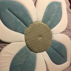 Blooming baby bath
